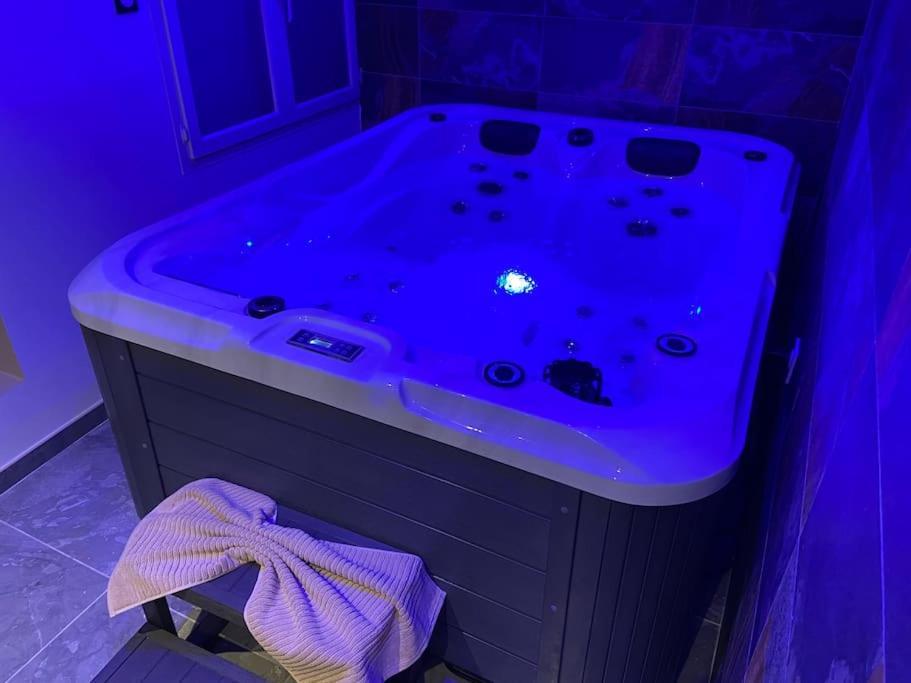 Maison Avec Jacuzzi Orange  Exteriör bild